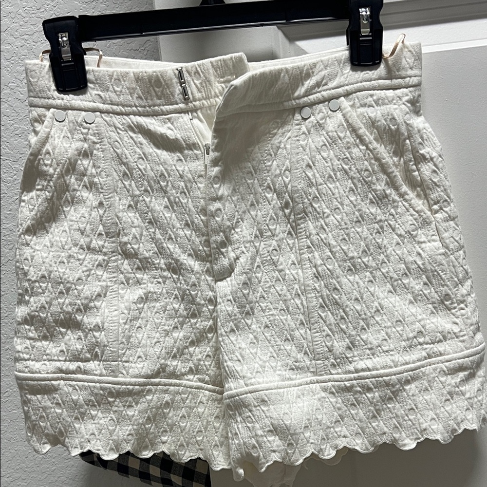Elegant White Quilted Women's Shorts